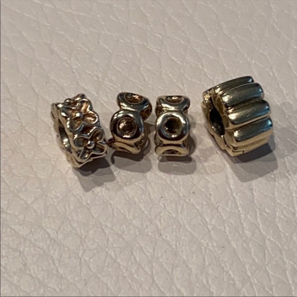 14K Gold Ribbed Clip - Picture 3 of 3